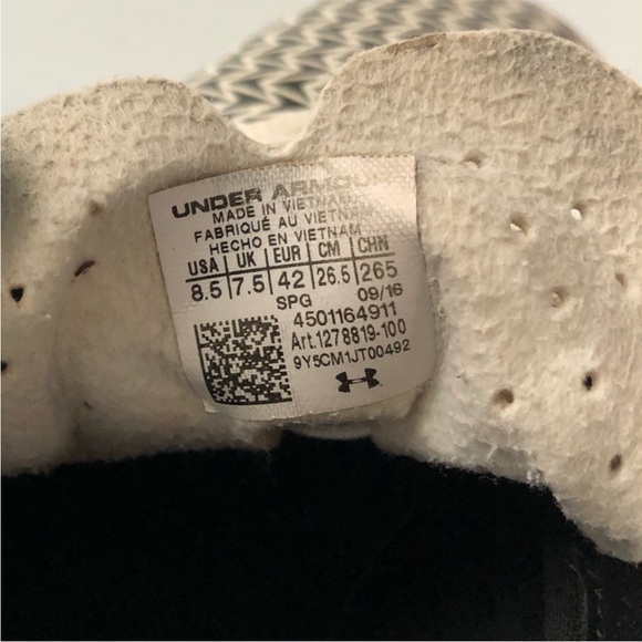 Men’s Under Armour Soccer Cleats - Picture 9 of 11